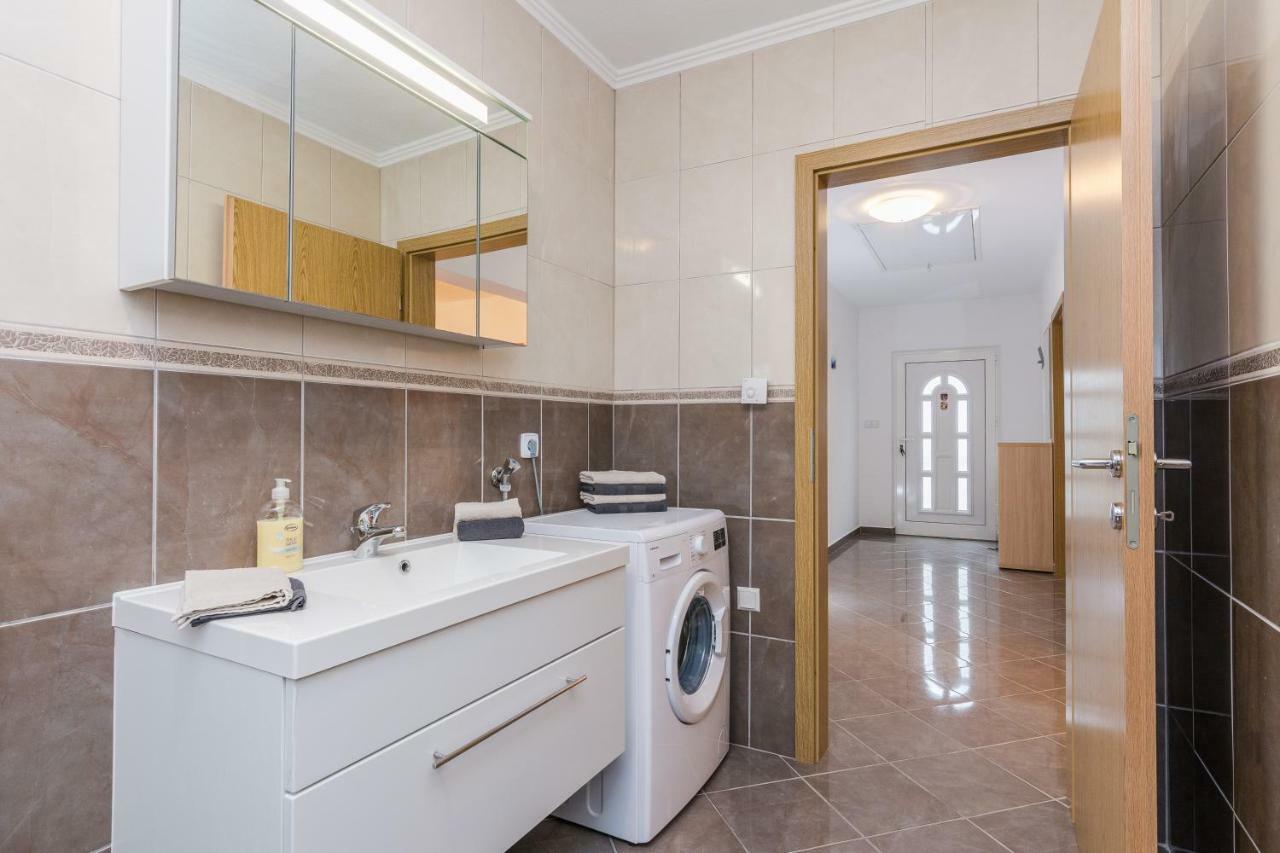 Apartment Natalie Sea View With 3 Bedrooms And Everything Is Air-Conditioned Sali Zewnętrze zdjęcie