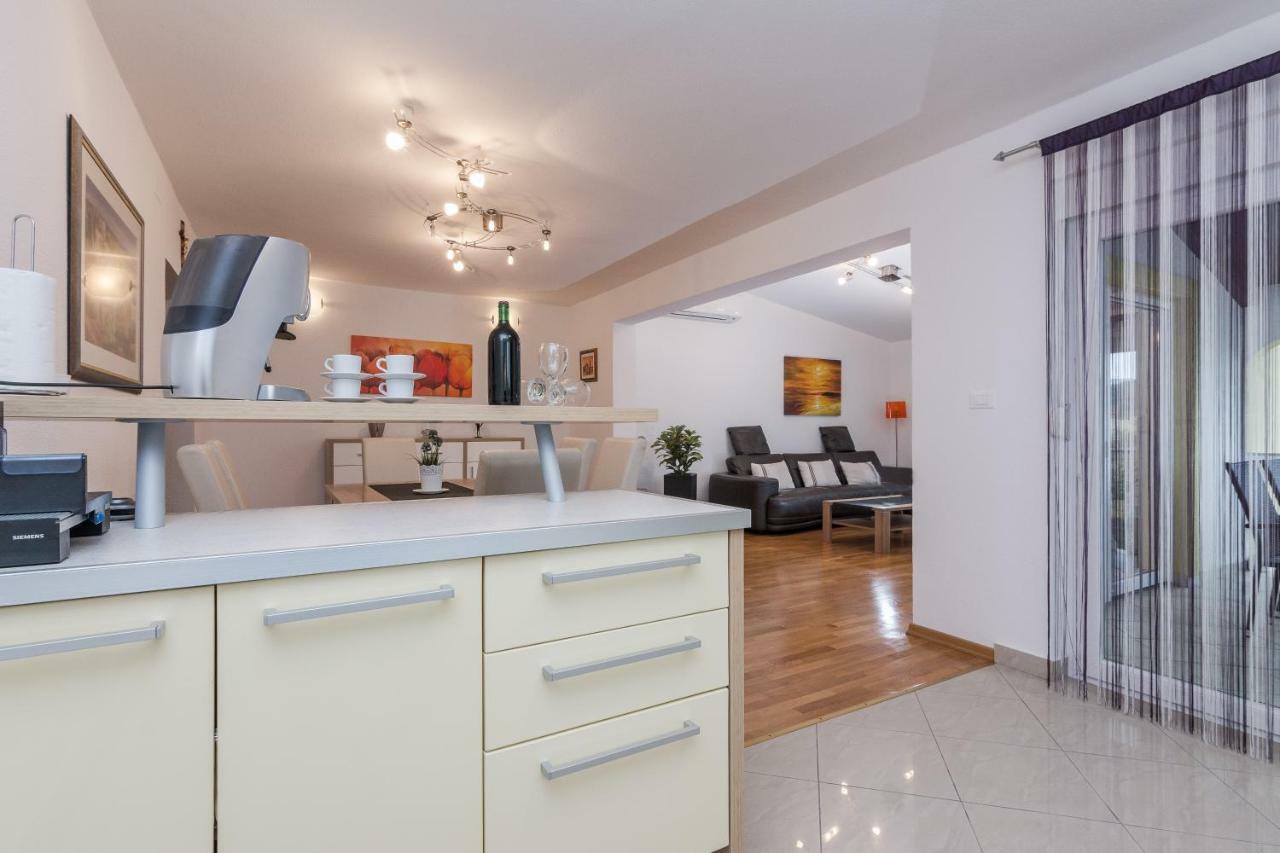 Apartment Natalie Sea View With 3 Bedrooms And Everything Is Air-Conditioned Sali Zewnętrze zdjęcie